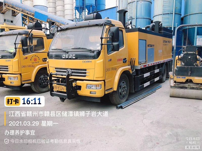 拌和站路面綜合養(yǎng)護(hù)車(chē)